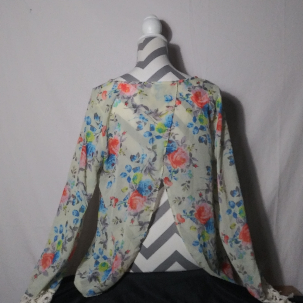 Blouse - Picture 2 of 2